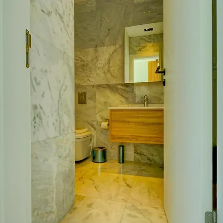 Earth 7 - Planet Luxury Villa