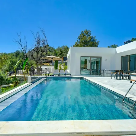 Earth 7 - Planet Luxury Villa